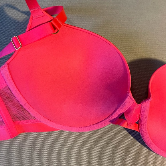 32DD Victoria’s Secret Bra - Picture 6 of 6